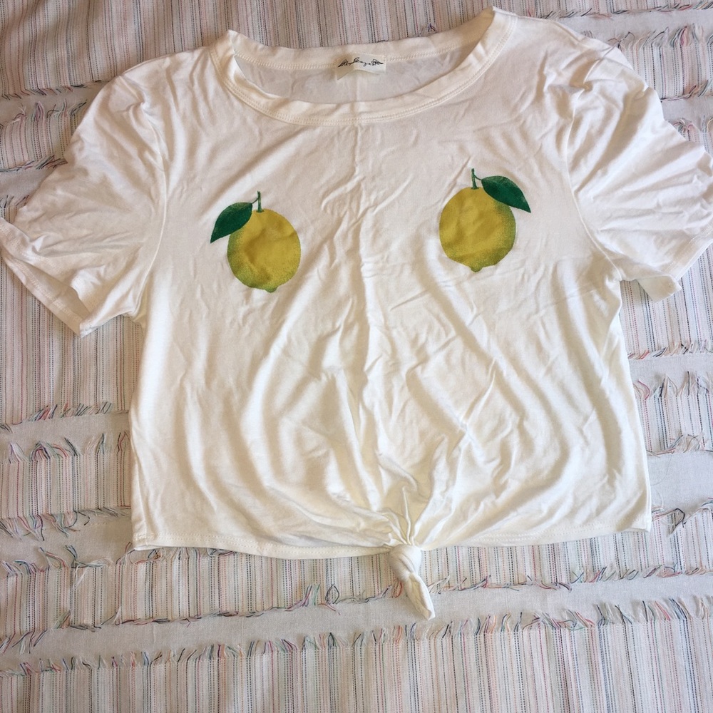 Summer top with tie in front